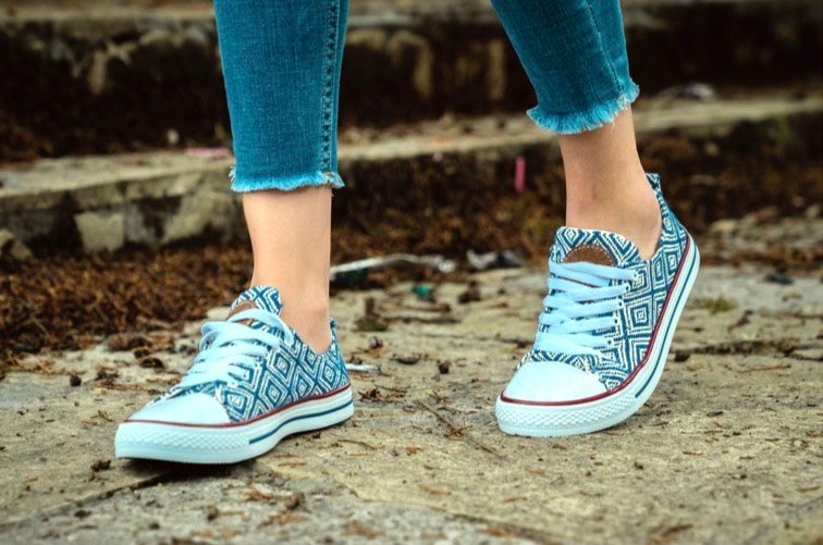 SNEAKERS AZULES