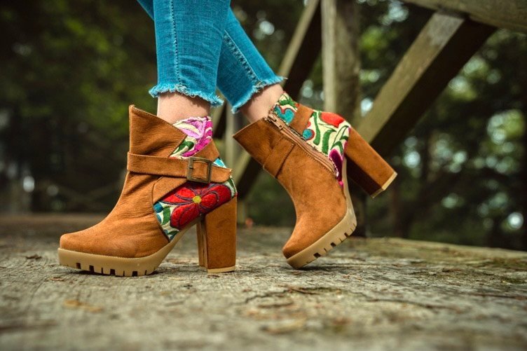 BOTAS CAFÉS